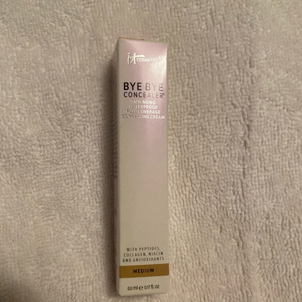 NWT-IT cosmetics bye bye concealer